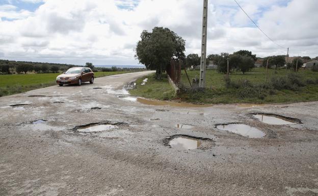 El estado del firme de la carretera de Matilla de los Caños que enlaza con el hospital. 