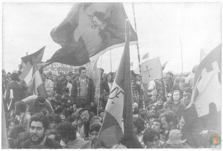 1978. Asistentes a los actos celebrados en la campa de Villalar.