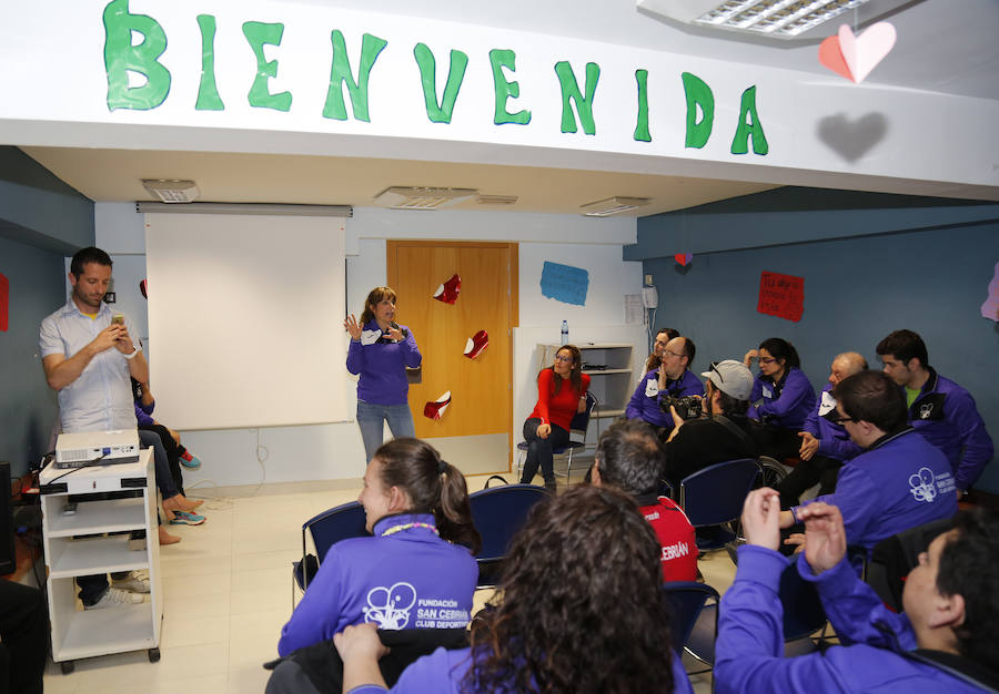 Fotos: Visita de la actriz Athenea Mata a la fundación San Cebrian