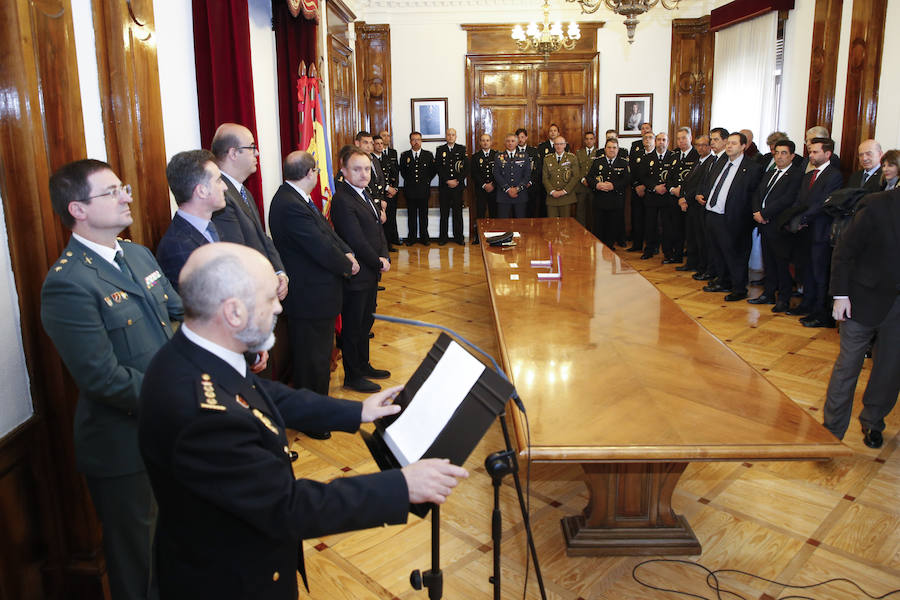 El Cuerpo Nacional de Policía fue merecedor de un nuevo reconocimiento con la entrega de la Orden del Mérito Civil a dos de sus miembros: Aníbal Moro Alonso y Fernando Martín Moro.