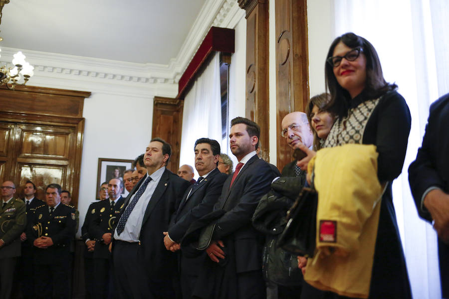 El Cuerpo Nacional de Policía fue merecedor de un nuevo reconocimiento con la entrega de la Orden del Mérito Civil a dos de sus miembros: Aníbal Moro Alonso y Fernando Martín Moro.