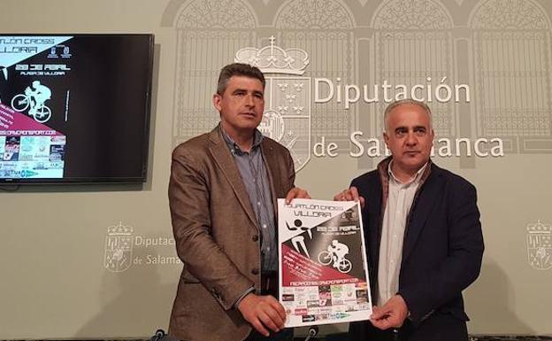 Un instante de la presentación del I Duatlón Cross de Villoria esta mañana en l a Diputación de Salamnaca con el alcalde de Villoria, Julián Barrera, y el diputado de Deportes, Jesús María Ortiz