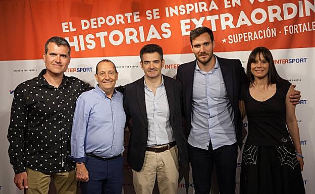 Albert Navarro, Juan Vicente del Álamo, Patxi Fernández, Director General Intersport España, Saúl Craviotto y Patricia González. 