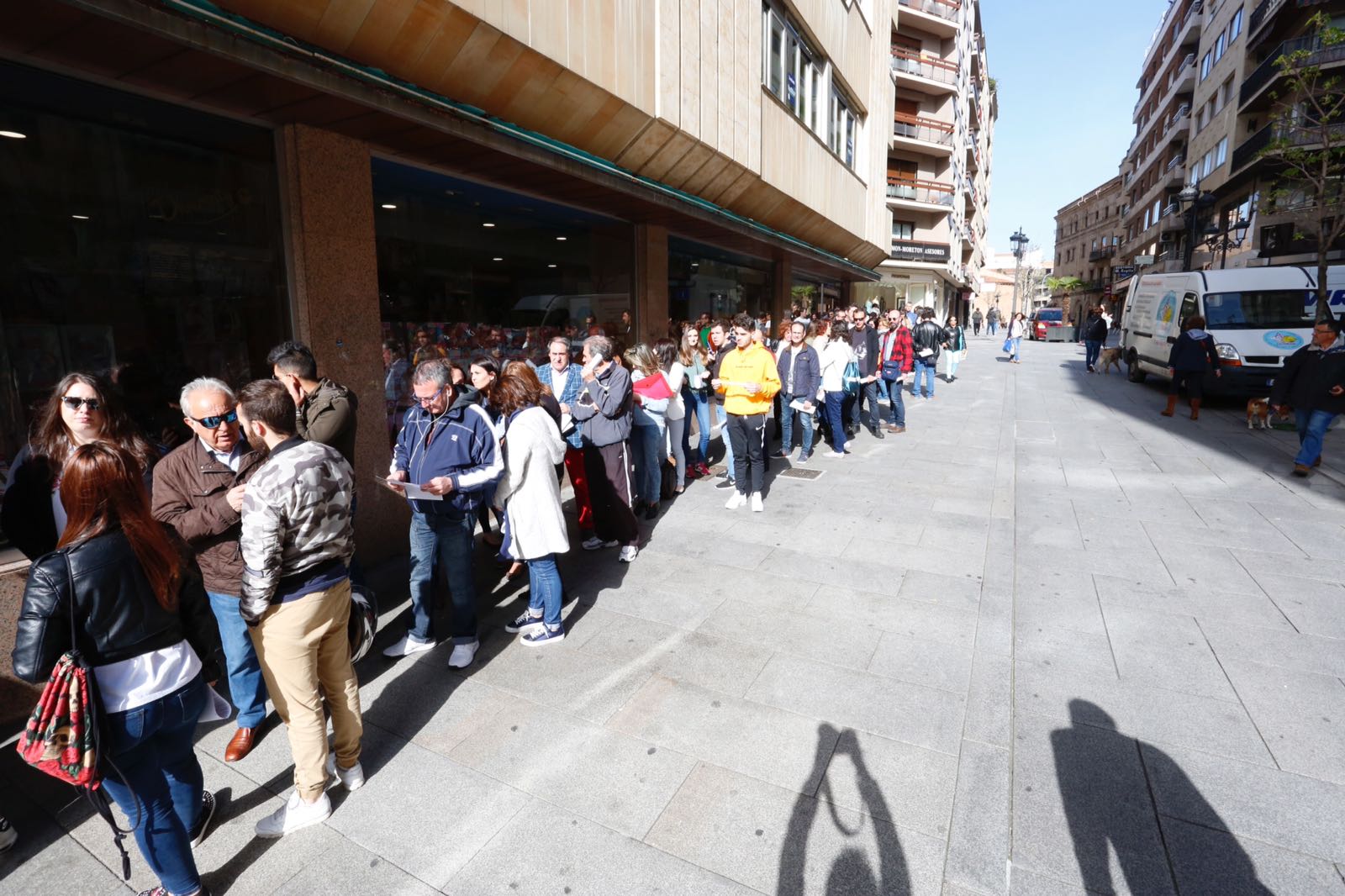 La productora requiere entre 500 y 800 figurantes | Buscan a hombres y mujeres de entre 16 y 85 años para participar como extras