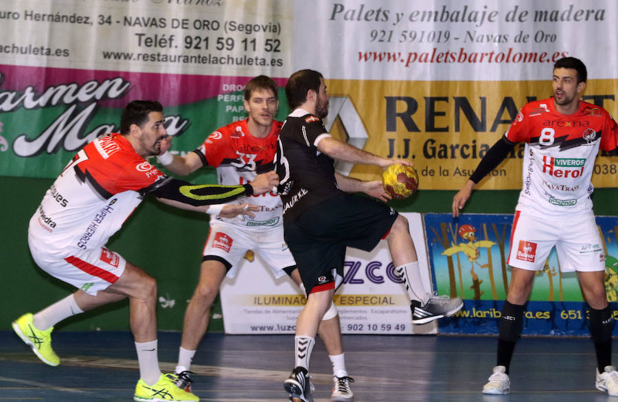Fotos: Victoria del Balonmano Nava ante el Amenábar 29-23