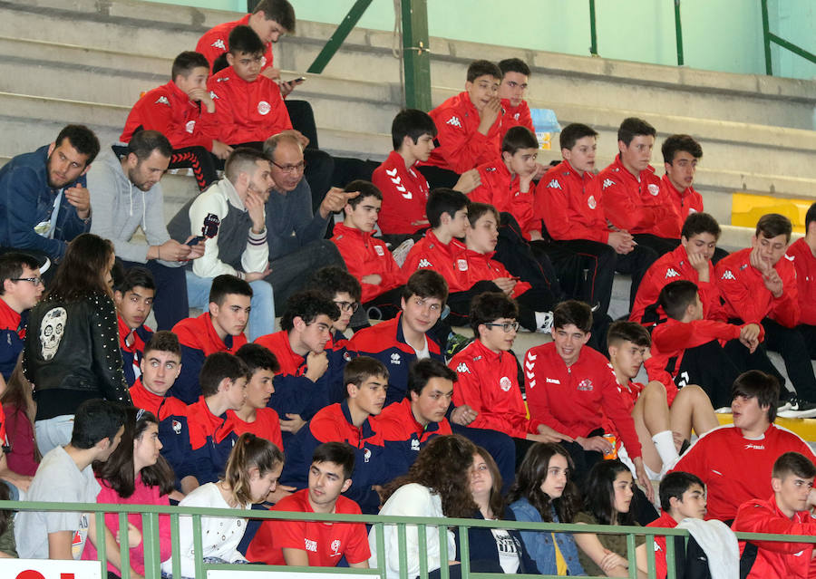 Fotos: Victoria del Balonmano Nava ante el Amenábar 29-23