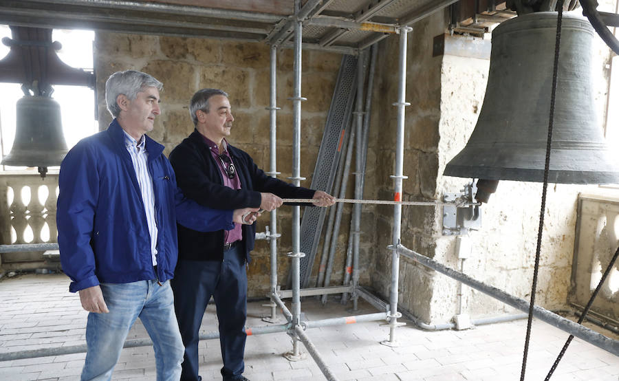 Fotos: Repique de campanas en la catedral de Palencia