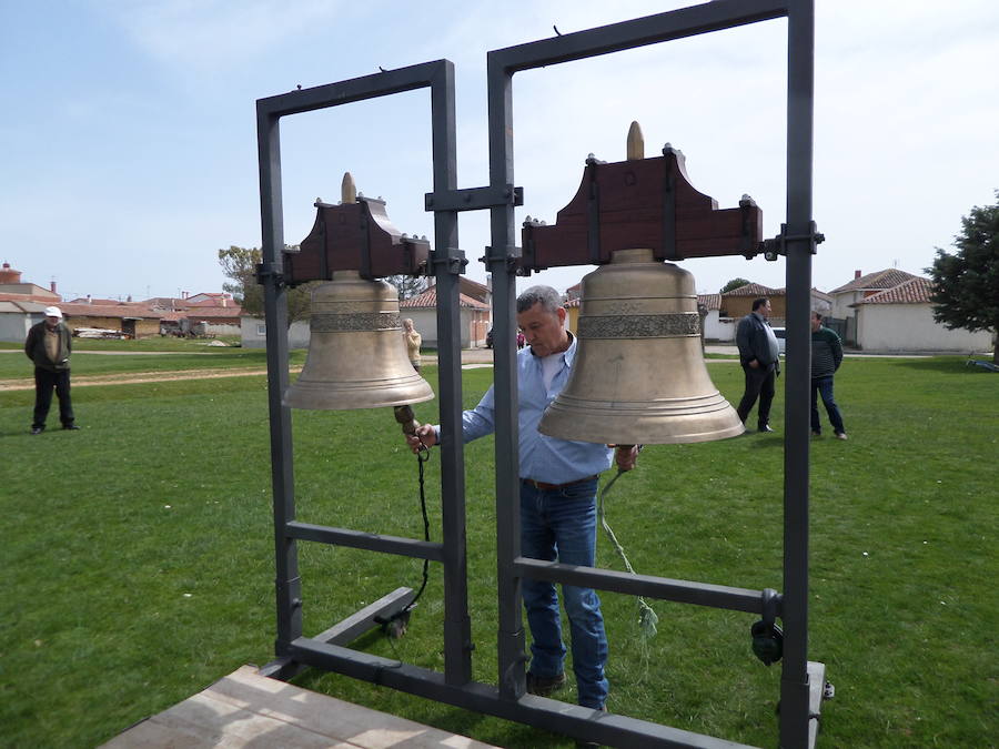 Fotos: Suenan las campanas en Villota del Páramo