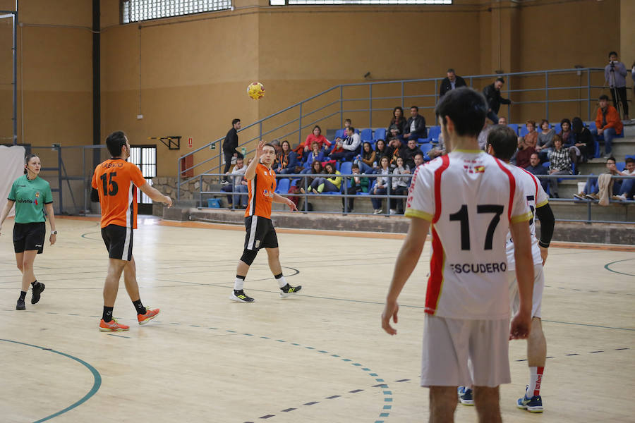 El Ecubús BM Ciudad de Salamanca encajó su segunda derrota seguida, tercera en los cuatro últimos encuentros, al perder con el BM Arroyo en el Río Tormes por un marcador de 23-28