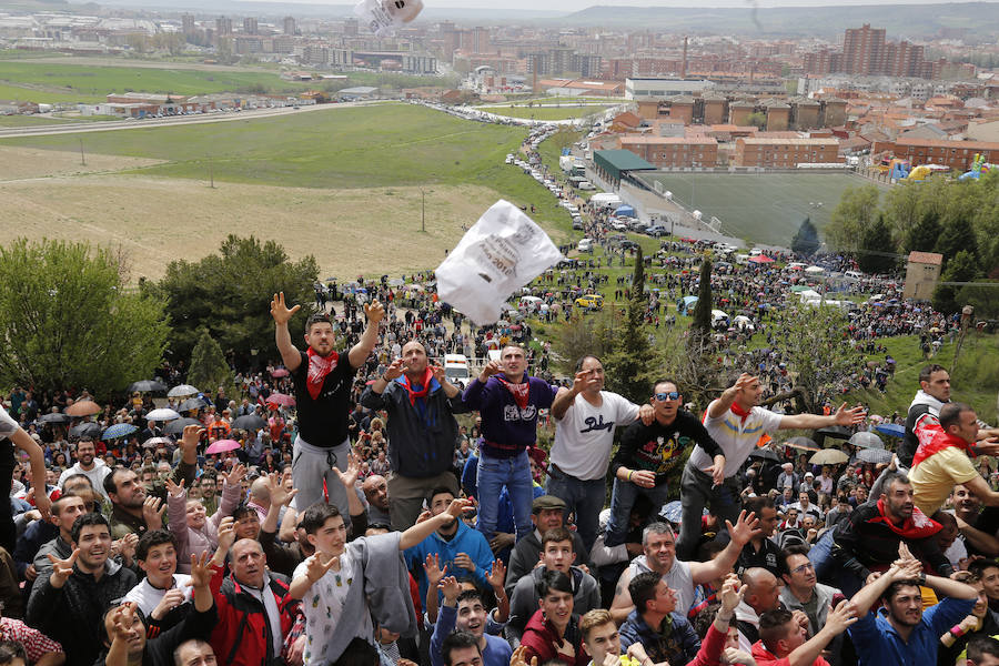 Fotos: Palencia celebra la tradicional pedrea del pan y el queso