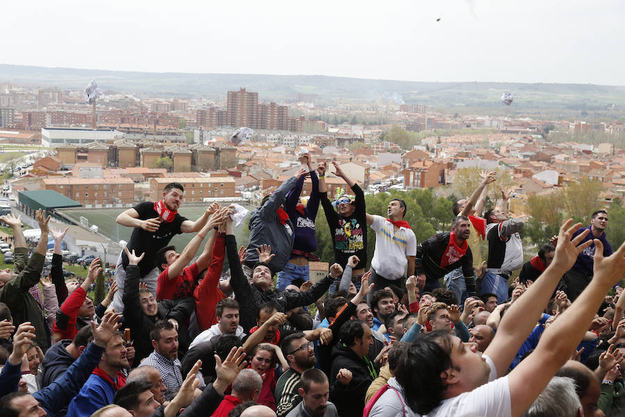 Fotos: Palencia celebra la tradicional pedrea del pan y el queso