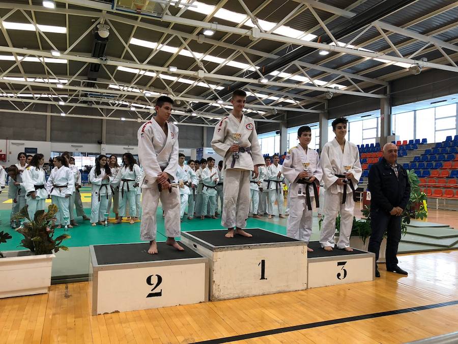 Un total de 25 judokas del Doryoku lograron subir al podio