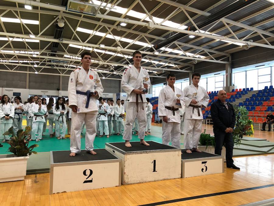 Un total de 25 judokas del Doryoku lograron subir al podio