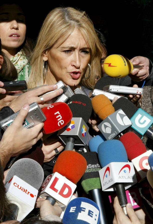 04.11.09 La presidenta del Comité madrileño de Derechos y Garantías del PP, Cristina Cifuentes, atiende a los periodistas a su llegada a la sede de Génova.