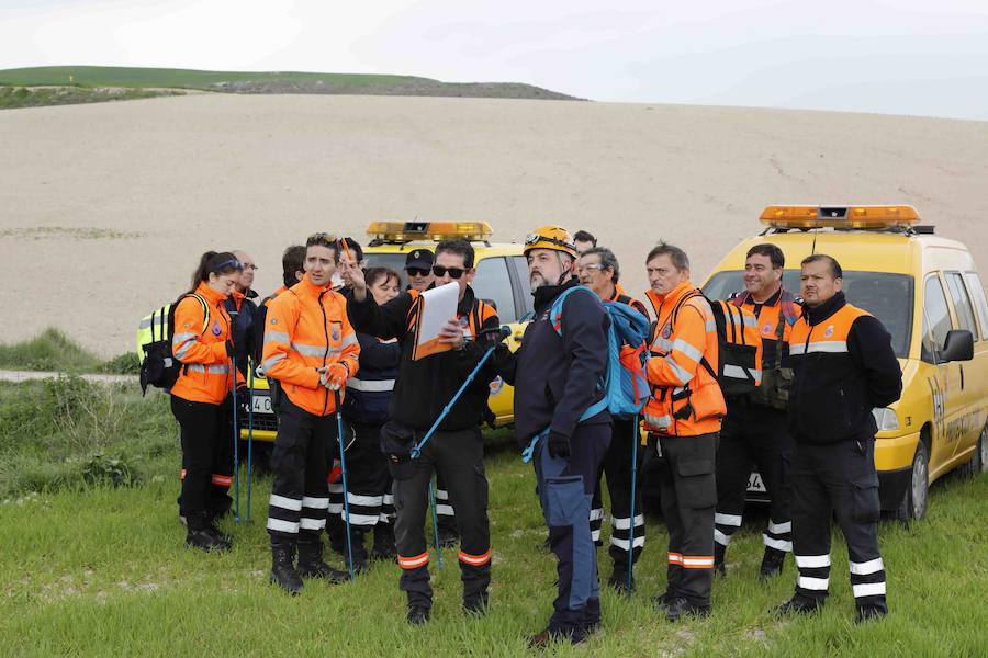 La Junta de Castilla y León organizó este fin de semana en Peñafiel un curso para voluntarios de Protección Civil sobre 'La búsqueda de personas desaparecidas en grandes áreas'. 