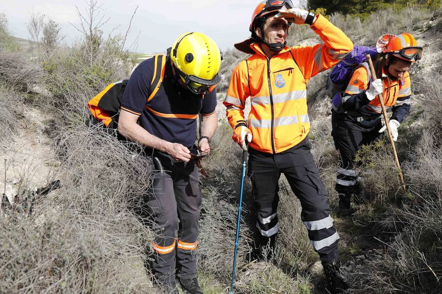 La Junta de Castilla y León organizó este fin de semana en Peñafiel un curso para voluntarios de Protección Civil sobre 'La búsqueda de personas desaparecidas en grandes áreas'. 