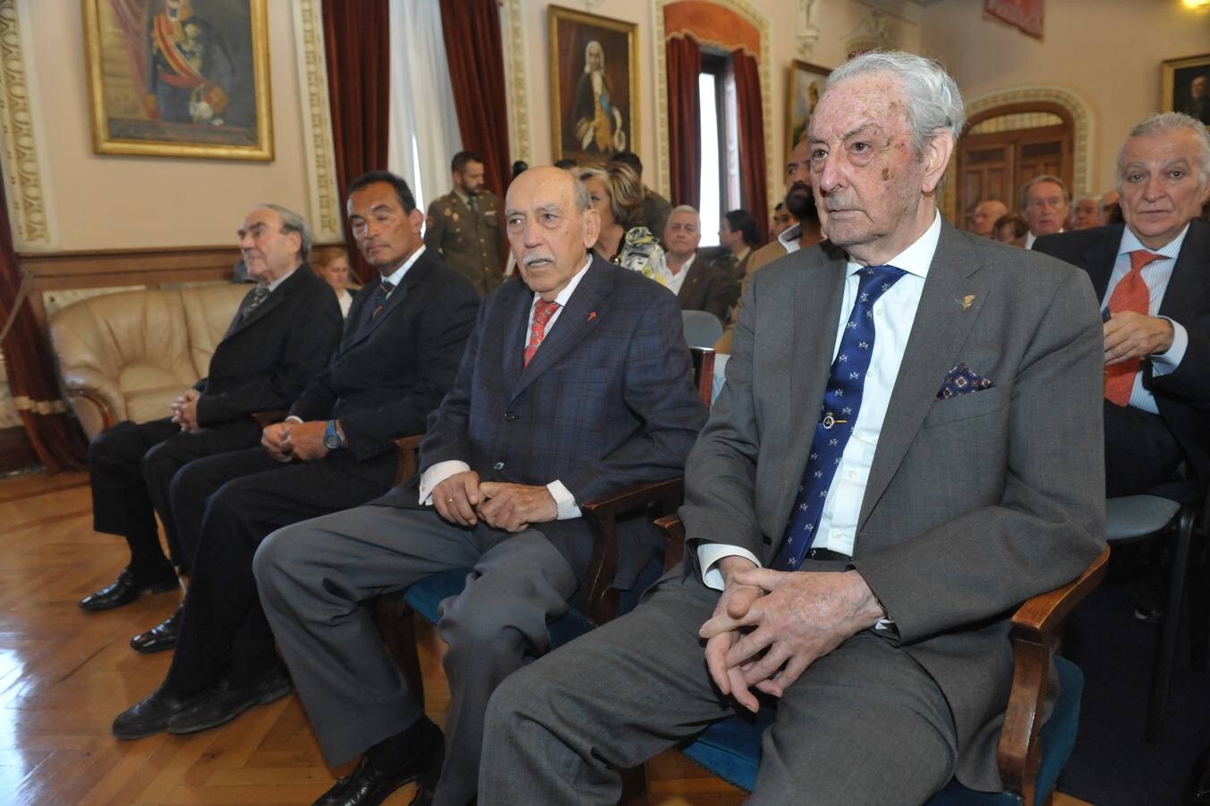 El cronista deportivo, José Miguel Ortega, ofreció ayer una conferencia en la Academia de Caballería recordando a los 26 alumnos de esta institución que fueron olímpicos participando, justamente, en una de esas tres disciplinas propias del ámbito militar