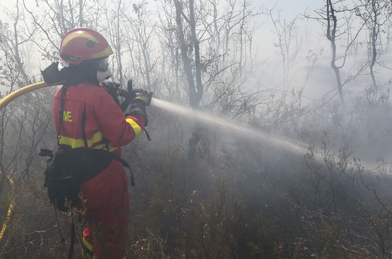 El incendio en el campo de tiro del Ferral se reactiva y obliga a intervenir a la UME