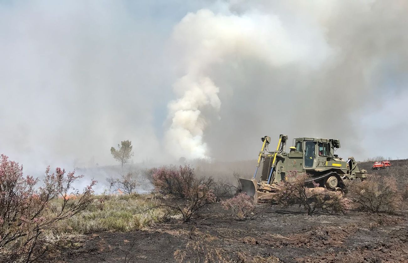 El incendio en el campo de tiro del Ferral se reactiva y obliga a intervenir a la UME