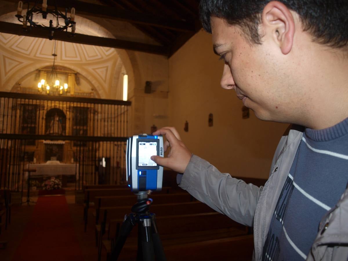 Fotos: Alumnos y profesores del IES La Merced de Valladolid participan en un proyecto de fotogrametría en la ermita del Villar en Gallegos de Hornija