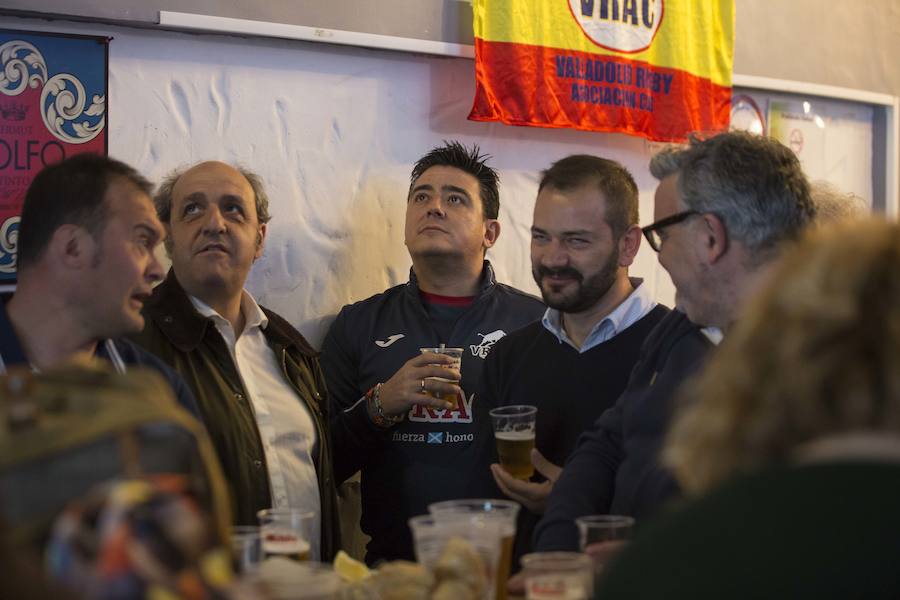 Fotos: Ambiente en los bares vallisoletanos de los equipos que han jugado la final de la Copa del Rey de rugby