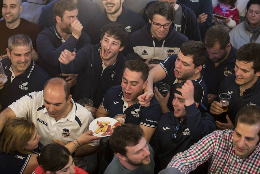 Fotos: Ambiente en los bares vallisoletanos de los equipos que han jugado la final de la Copa del Rey de rugby