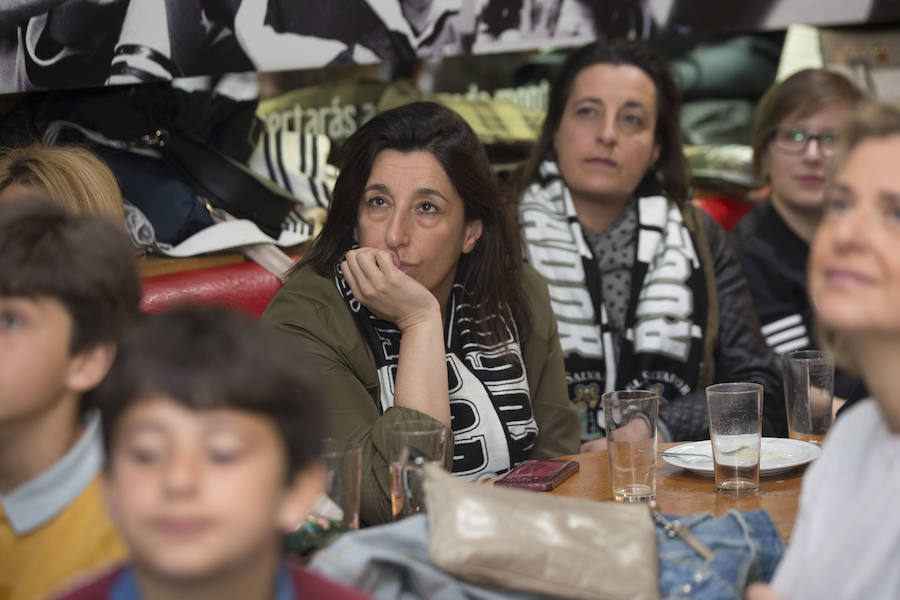 Fotos: Ambiente en los bares vallisoletanos de los equipos que han jugado la final de la Copa del Rey de rugby