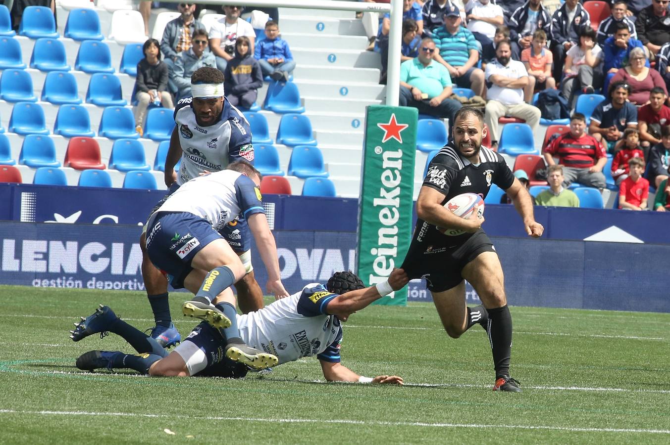 Fotos: Victoria del VRAC Quesos Entrepinares en la final de la Copa del Rey de rugby frente al Silverstorm El Salvador