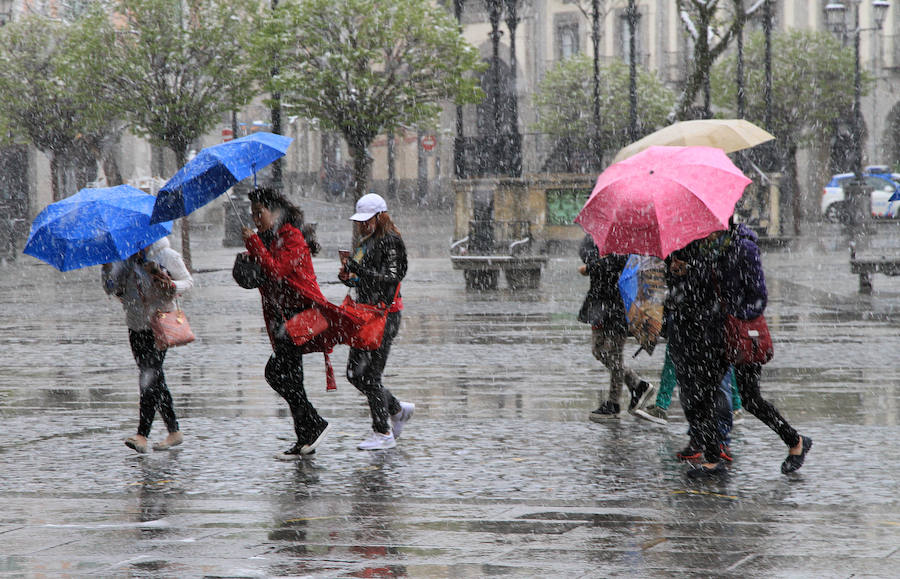 Fotos: Vuelve la nieve a Segovia