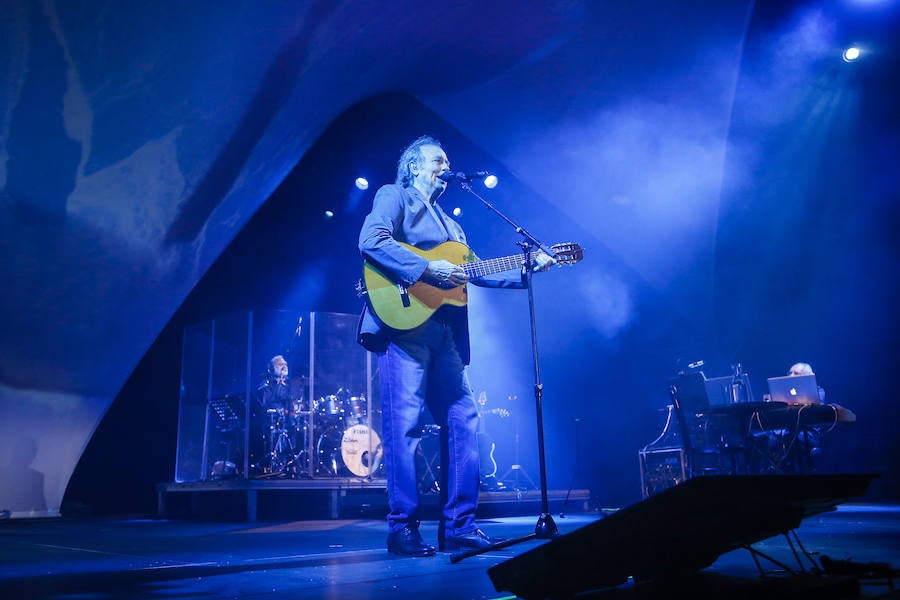 El cantautor catalán abrió el ciclo 'Nuestras Voces' en Salamanca