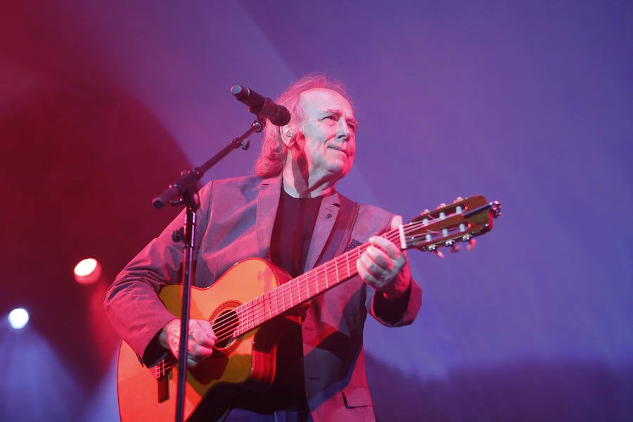 El cantautor catalán abrió el ciclo 'Nuestras Voces' en Salamanca