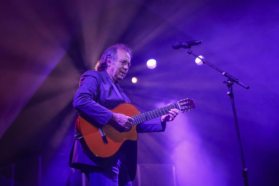 El cantautor catalán abrió el ciclo 'Nuestras Voces' en Salamanca
