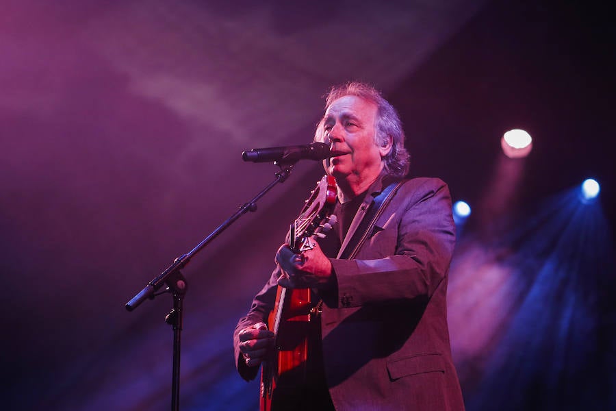 El cantautor catalán abrió el ciclo 'Nuestras Voces' en Salamanca