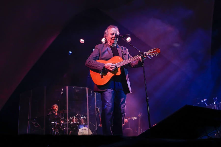 El cantautor catalán abrió el ciclo 'Nuestras Voces' en Salamanca