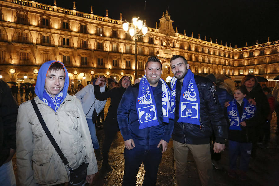 Más de 1.000 seguidores acuden a rendir tributo a un histórico equipo que de nuevo, lo ha vuelto a ganar todo en España (Liga, Copa y Supercopa)