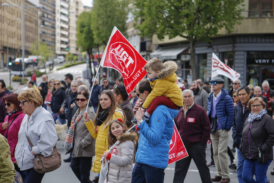 Más de 3.000 personas han recorrido el trayecto desde la Gran Vía hasta la Plaza Mayor reclamando más derechos sociales y bajo la consideración, según los dirigentes sindicales provinciales, de que hay «motivos para más movilizaciones»