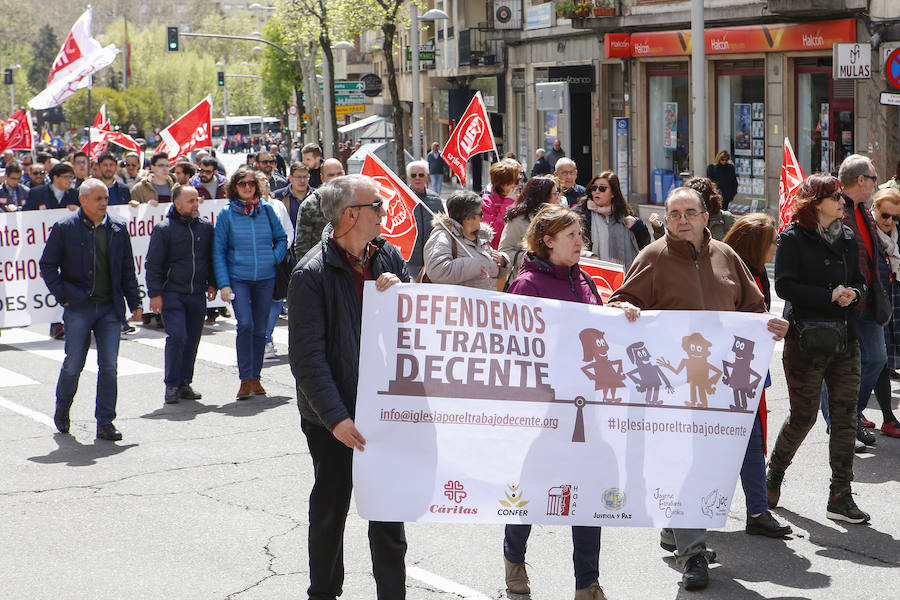 Más de 3.000 personas han recorrido el trayecto desde la Gran Vía hasta la Plaza Mayor reclamando más derechos sociales y bajo la consideración, según los dirigentes sindicales provinciales, de que hay «motivos para más movilizaciones»