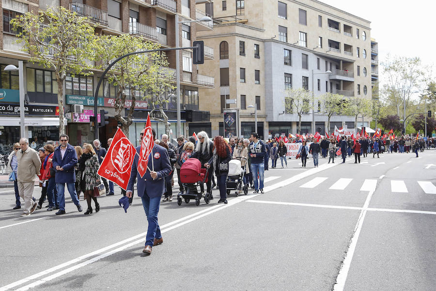 Más de 3.000 personas han recorrido el trayecto desde la Gran Vía hasta la Plaza Mayor reclamando más derechos sociales y bajo la consideración, según los dirigentes sindicales provinciales, de que hay «motivos para más movilizaciones»