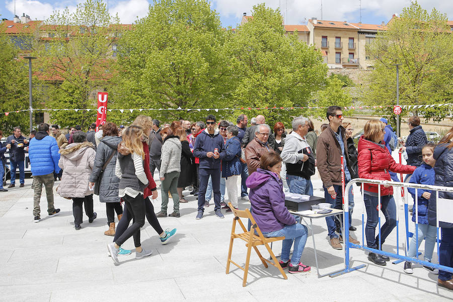 Más de 3.000 personas han recorrido el trayecto desde la Gran Vía hasta la Plaza Mayor reclamando más derechos sociales y bajo la consideración, según los dirigentes sindicales provinciales, de que hay «motivos para más movilizaciones»