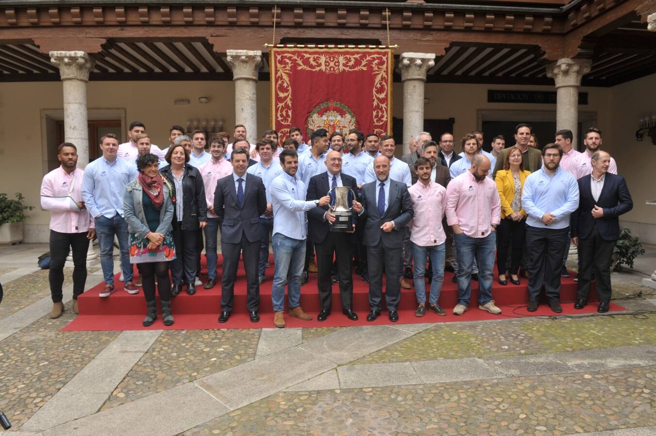 El VRAC Quesos Entrepinares es recibido en el Ayuntamiento y la Diputación Provincial con la Copa del Rey, conquistada el fin de semana en Valencia 