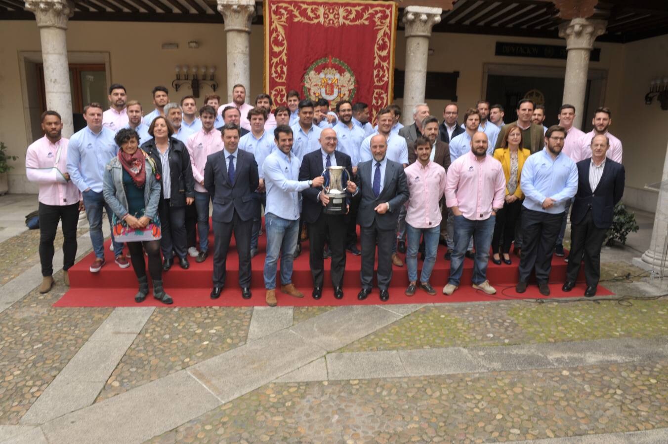 El VRAC Quesos Entrepinares es recibido en el Ayuntamiento y la Diputación Provincial con la Copa del Rey, conquistada el fin de semana en Valencia 