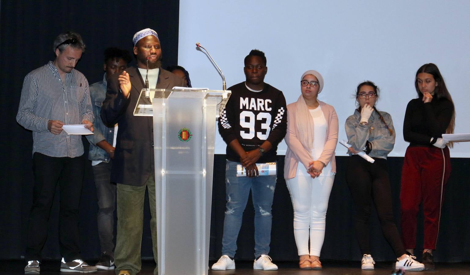 Los centros educativos impulsan hasta el sábado la iniciativa para integrar las 18 nacionalidades que conviven en el barrio