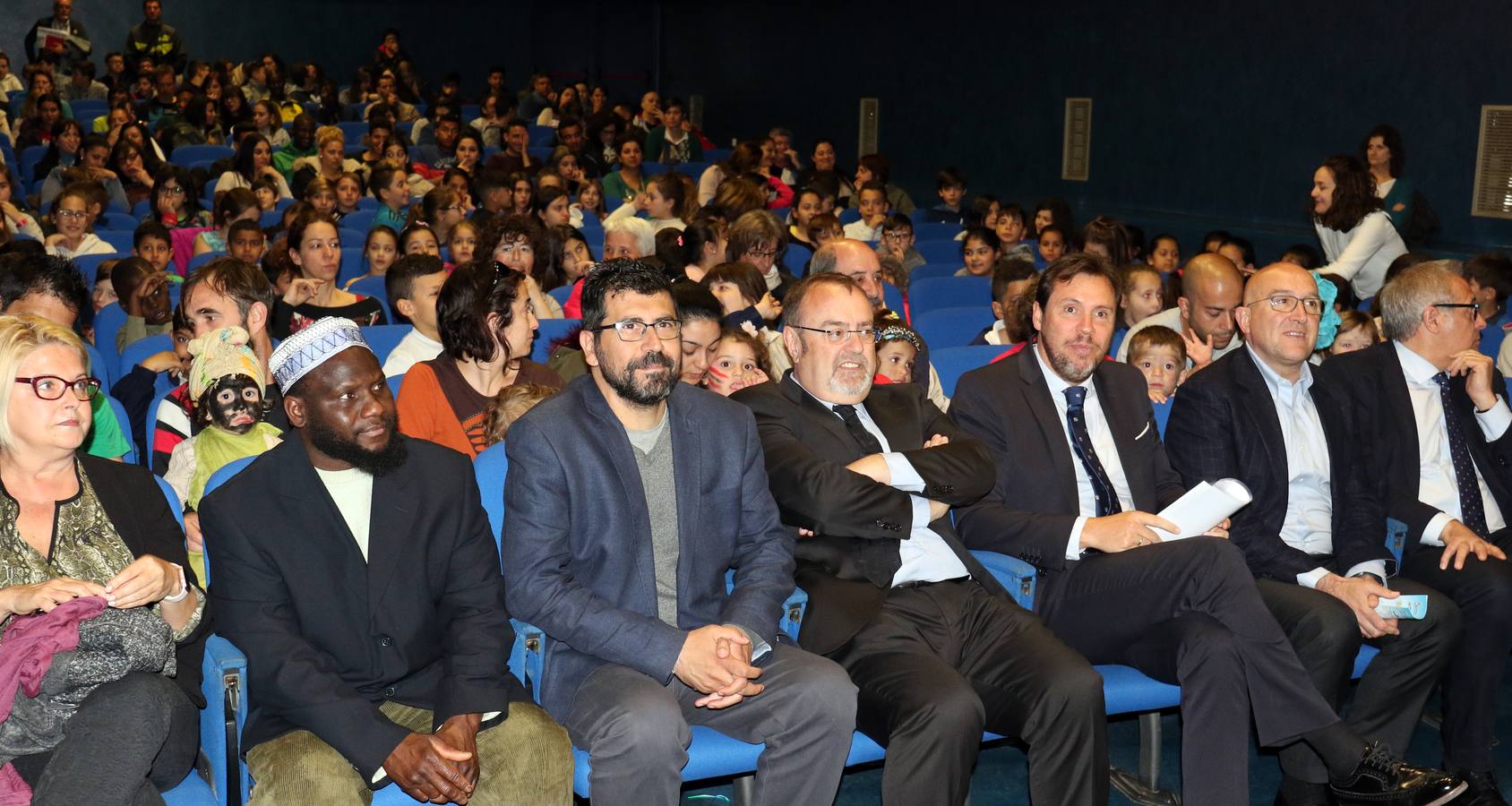 Los centros educativos impulsan hasta el sábado la iniciativa para integrar las 18 nacionalidades que conviven en el barrio