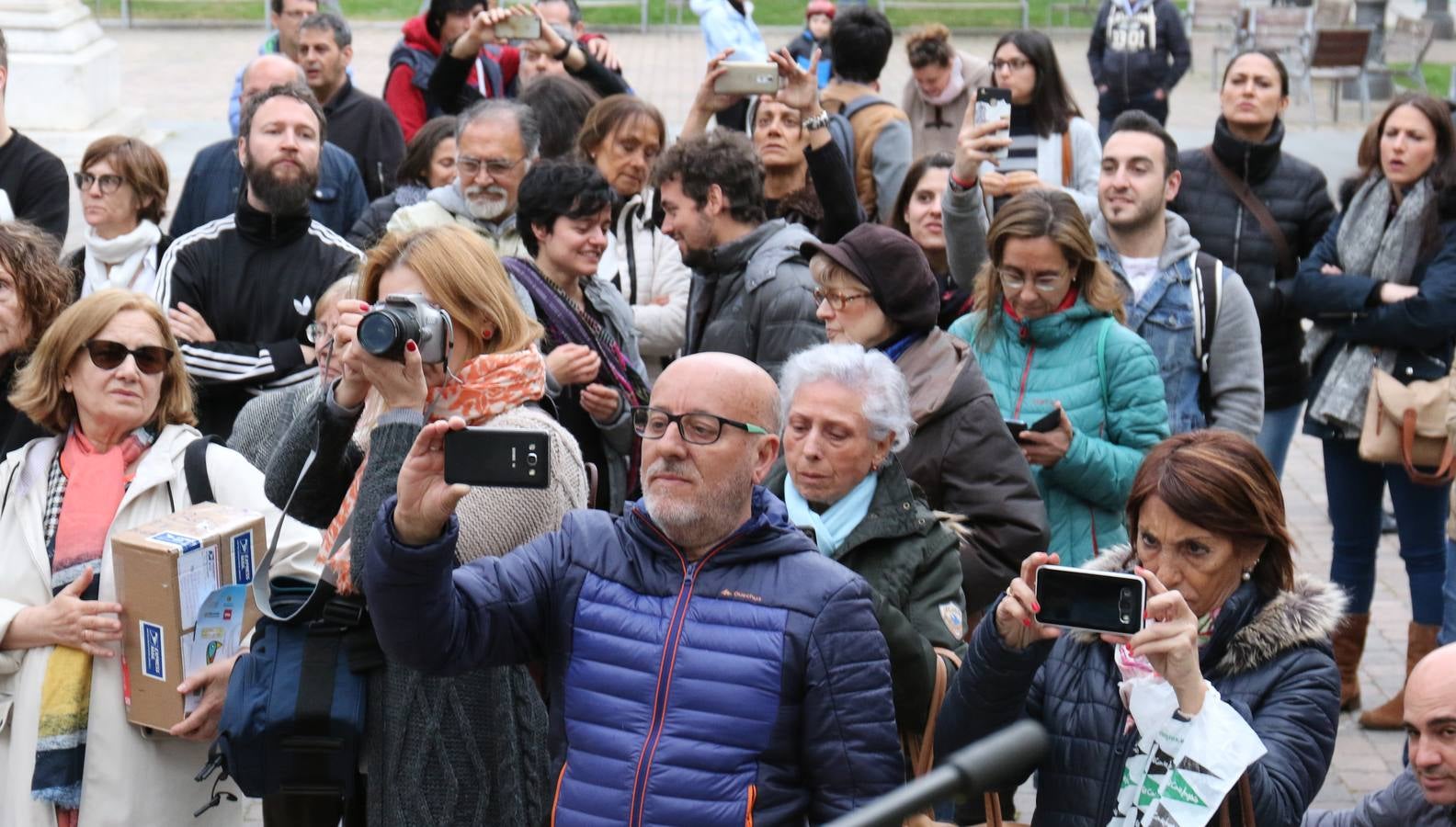 Los centros educativos impulsan hasta el sábado la iniciativa para integrar las 18 nacionalidades que conviven en el barrio