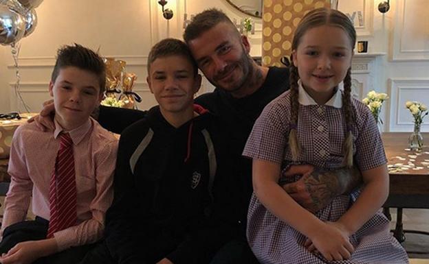 David Beckham con sus hijos. 