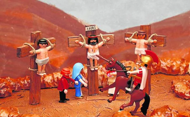 Crucifixión de Cristo, en la exposición de los 'Playmobil'. 