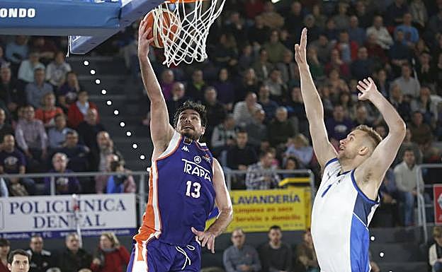 Cvetinovic culmina un contraataque con un mate.