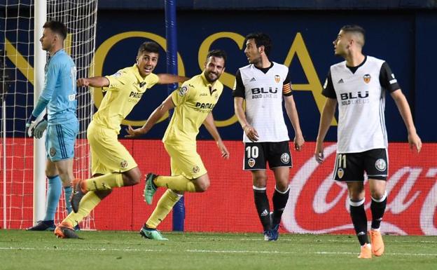 Mario Gaspar festeja el tanto que le dio la victoria al Villarreal. 