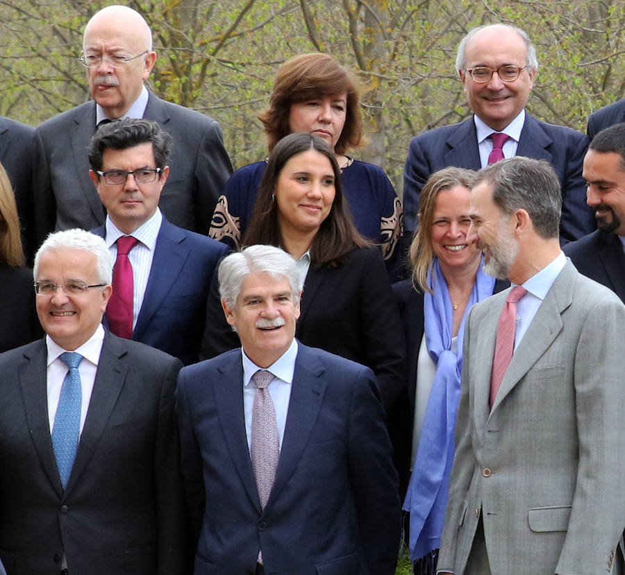 Fotos: El Rey Felipe VI preside en el Palacio Real de La Granja la reunión del Instituto Elcano