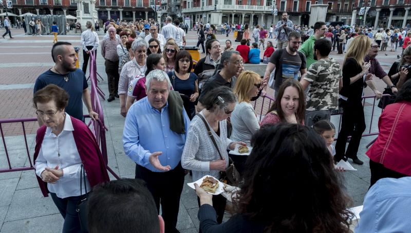 Fotos: Reparto de la Corona de San Pedro